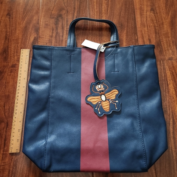 NIB casual tote bag with emblem - Picture 1 of 5